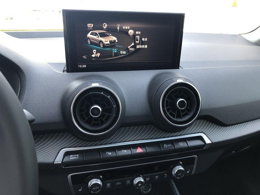 Детали интерьера Audi Q2 L 30 e-tron 2019 года  (CN) (фото 29 из 35)